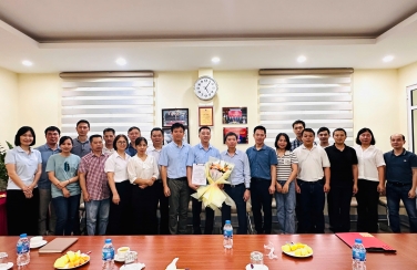 Chi bộ Công ty TNHH MTV thiết bị vệ sinh Viglacera tổ chức Lễ kết nạp Đảng cho quần chúng ưu tú
